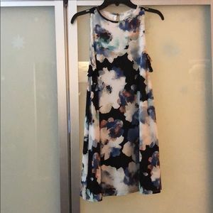 Flower dress with side cutouts